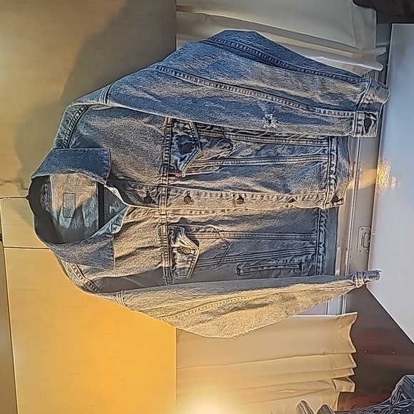 Vintage 90s Levi's Jean Jacket - Picture 2 of 16